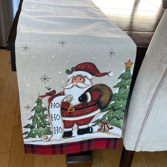 NWOT Santa table runner - Picture 6 of 11